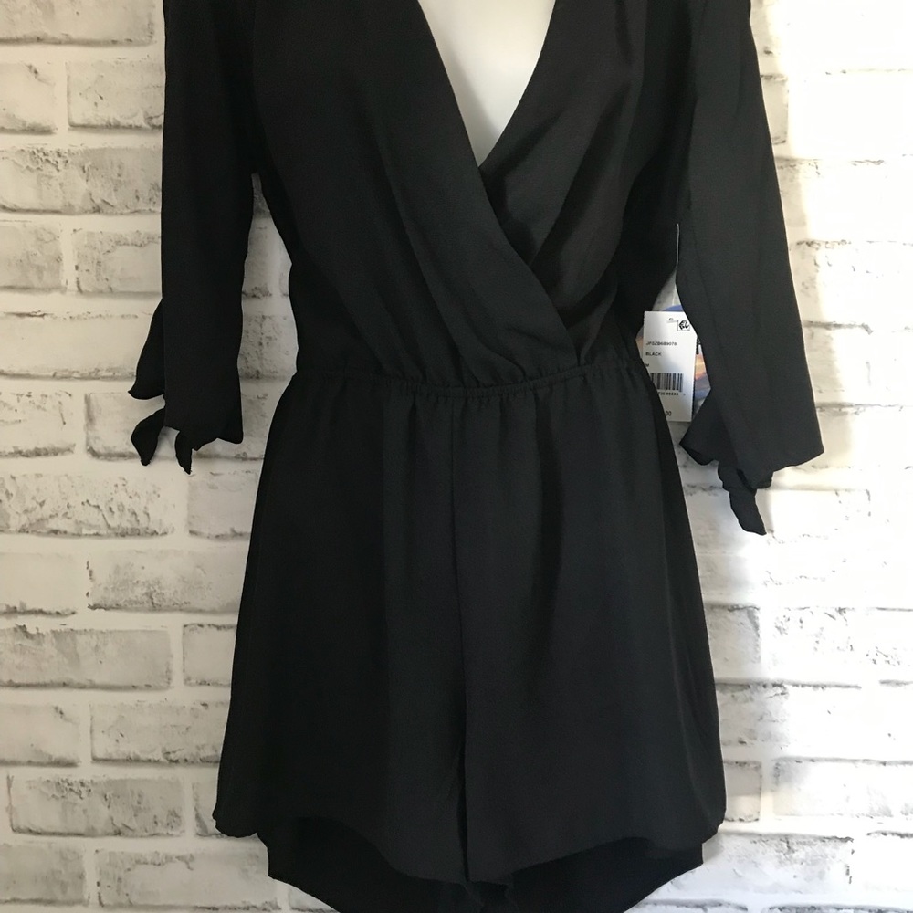 Lace-Trim Split-Sleeve Romper - Picture 5 of 9